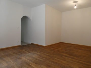 Wohnzimmer mit Durchgang zum Flur - ++ WOHNEN AM NATURSCHUTZGEBIET (EHLERSBERG)