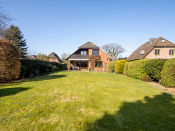 Haus Gartenseite - FAMILIENDOMIZIL MIT VIEL PLATZ *SACKGASSENLAGE, HERRLICHER GARTEN, KELLER + GARAGE! (BARGTEHEIDE)