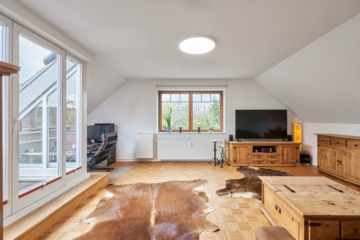 Wohnen Bild 2 - MODERNISIERTE 3-ZI.-WOHNUNG IM ZFH + SONNENBALKON & GARAGE!