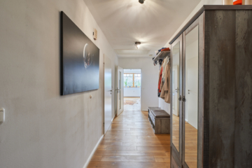 Flur - MODERNISIERTE 3-ZI.-WOHNUNG IM ZFH + SONNENBALKON & GARAGE!