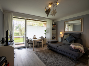 Wohnzimmer Bild 2 - KAPITALANLAGE! 1-Zi.-WOHNUNG MIT SONNENBALKON! (BARGTEHEIDE)