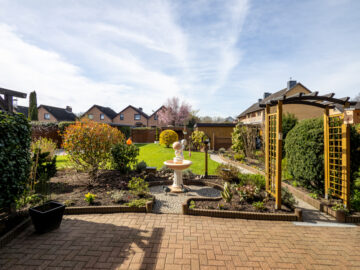 Sonnengarten - INSIDERTIPP: TOLL AUFGETEILTES REIHENHAUS MIT GARTEN, VOLLKELLER UND AUSBAURESERVE.