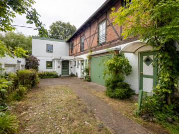 Haus aus 1898 - HINTERHOFROMANTIK * FACHWERKHAUS AM WASSER (WALLGRABEN, MÖLLN) * ZENTRUMSNAH!