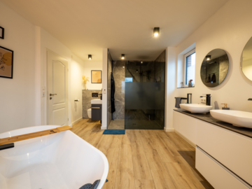 Bad-Perspektive 2 - Familienfreundliches Haus mit Wintergarten, Wellness-Bad und Traumküche (Kayhude, bei Hamburg)