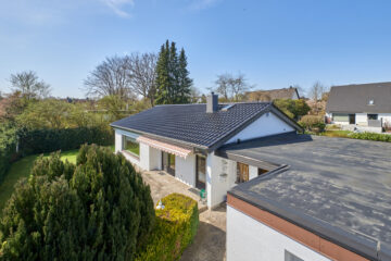Bungalow mit Garage - EINFAMILIENHAUS BUNGALOW IN TRAUMLAGE * 50m² WOHNZIMMER! + GROSSE GARAGE (BARGTEHEIDE)
