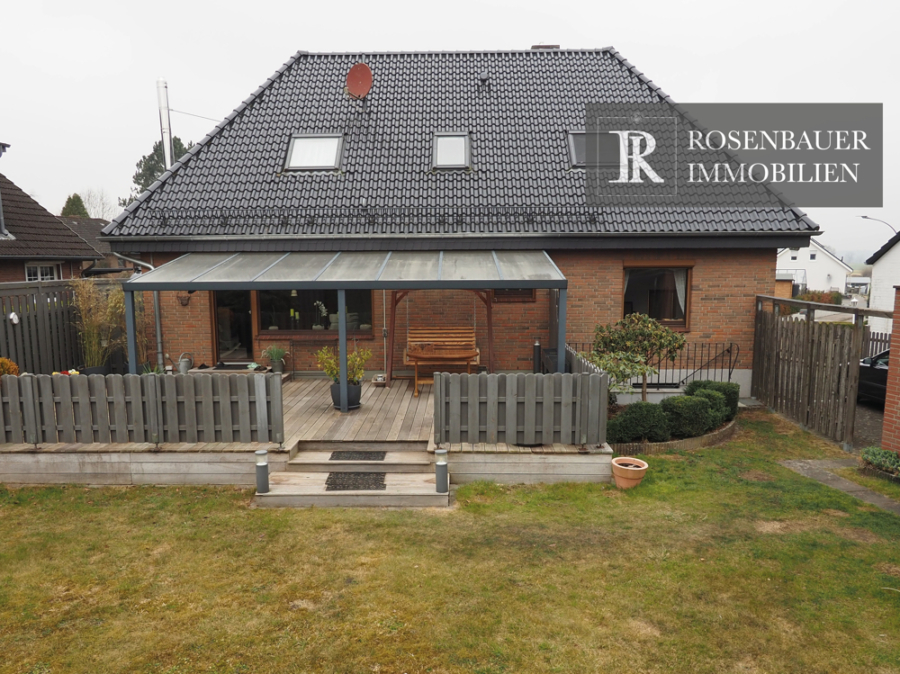 Haus Gartenseite - GROSSES, MODERNISIERTES EINFAMILIENHAUS MIT VOLLKELLER