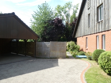 Carport - LÄNDLICHES STEINHORST – MAISONETTE WOHNUNG