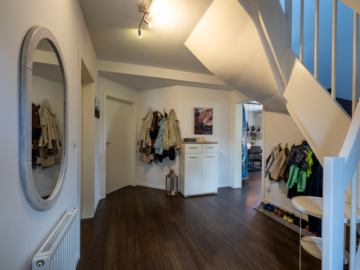 Hauseingang - TOP GEPFLEGTES VIEBROCK-HAUS (A+) – MODERNES WOHNEN FÜR FAMILIEN IN BELIEBTER LAGE.